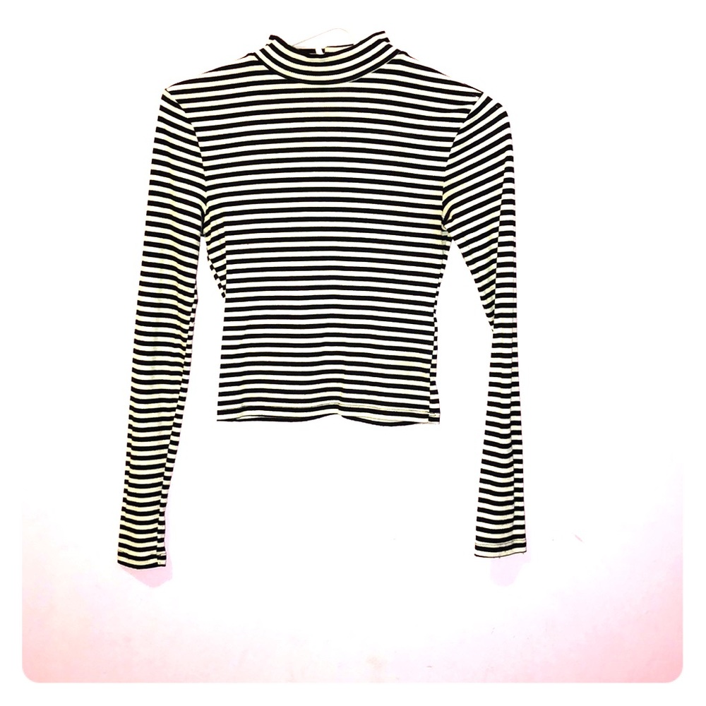 Black and white crop top!